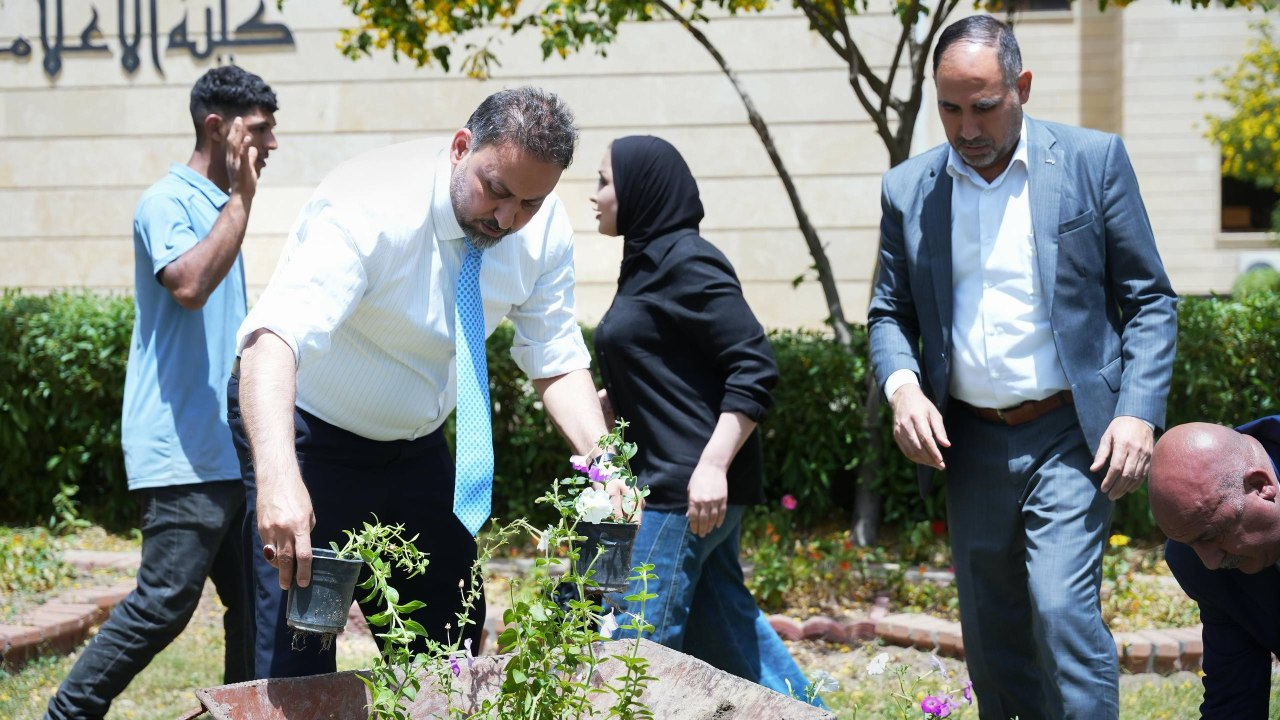 حملة تشجير في جامعة الفراهيدي لتعزيز الوعي البيئي والمساحات الخضراء